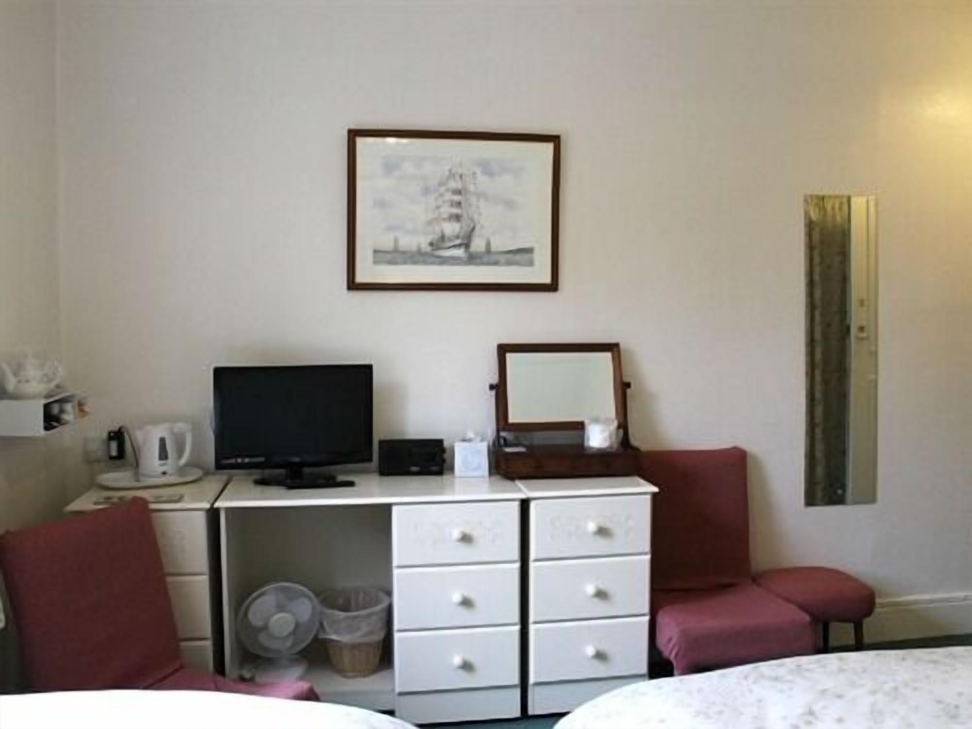 เอเลอร์คีย์ เกสท์เฮาส์ Hotel Veryan ภายนอก รูปภาพ